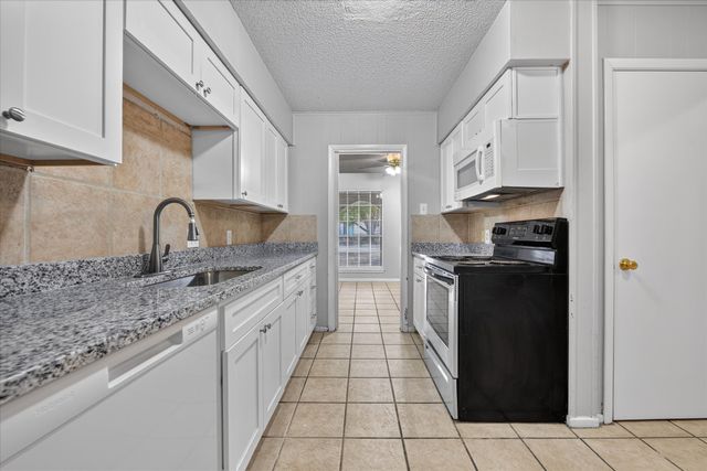 4902 Inverness Avenue, Fort Worth, TX 76132