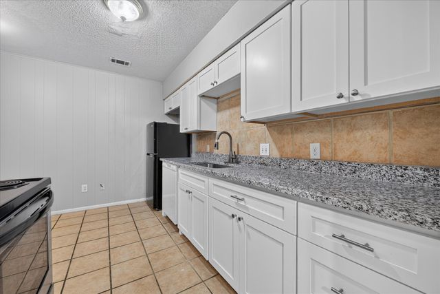 4902 Inverness Avenue, Fort Worth, TX 76132