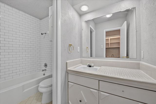 4902 Inverness Avenue, Fort Worth, TX 76132