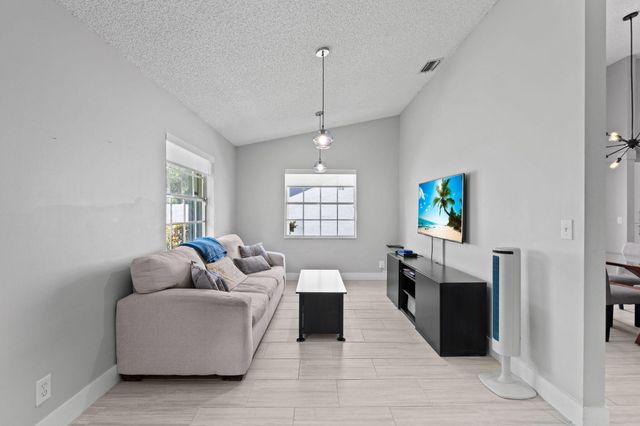 5256 Tiffany Anne Circle, West Palm Beach, FL 33417