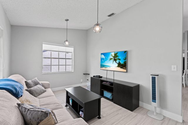 5256 Tiffany Anne Circle, West Palm Beach, FL 33417