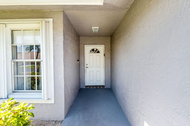 5256 Tiffany Anne Circle, West Palm Beach, FL 33417