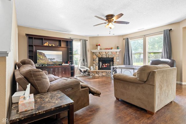 19185 Calico Aster Drive, Noblesville, IN 46062
