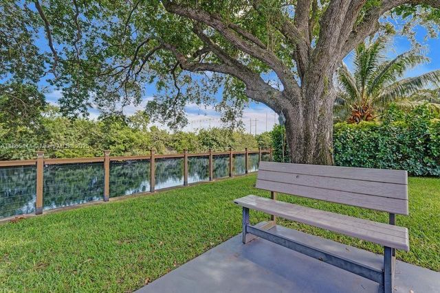 4660 SW 37th Ave, Dania Beach, FL 33312