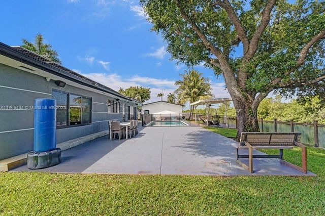 4660 SW 37th Ave, Dania Beach, FL 33312