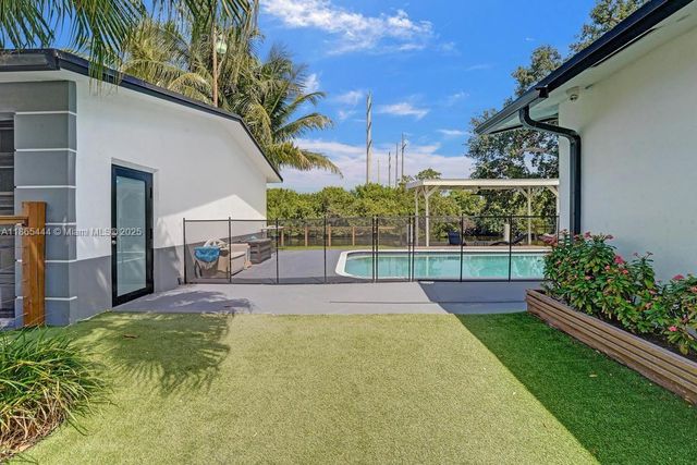 4660 SW 37th Ave, Dania Beach, FL 33312