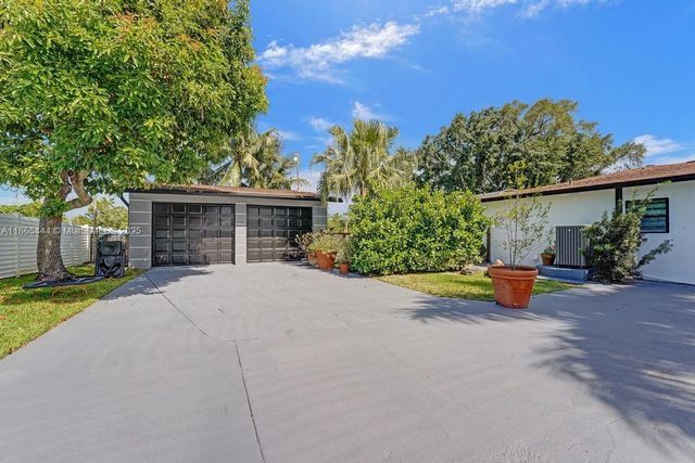 4660 SW 37th Ave, Dania Beach, FL 33312