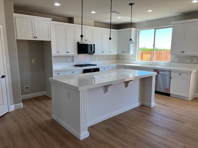 8752 N Privado Ct, Hilmar, CA 95324