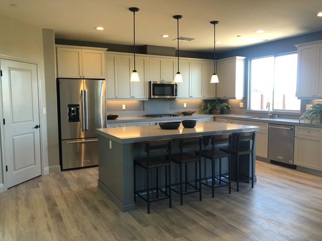 8752 N Privado Ct, Hilmar, CA 95324