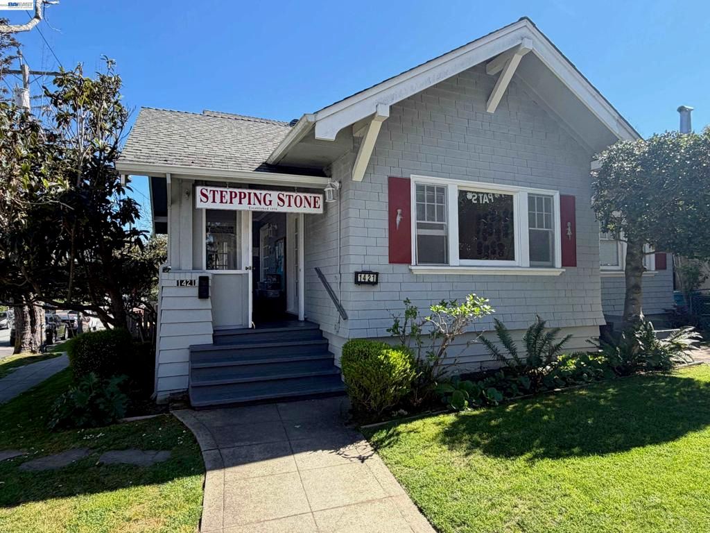 1421 Palm Dr., Burlingame, CA 94010