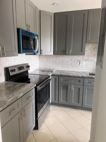 1051 Orange Terrace 203, Delray Beach, FL 33445