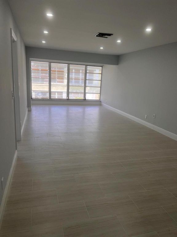 1051 Orange Terrace 203, Delray Beach, FL 33445