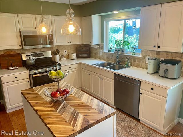 5613 Adderstone Drive, Clarkston, MI 48346
