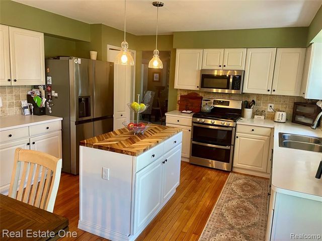 5613 Adderstone Drive, Clarkston, MI 48346