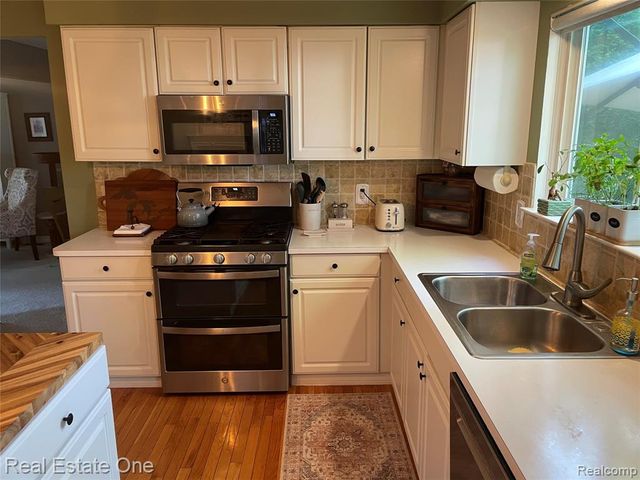 5613 Adderstone Drive, Clarkston, MI 48346