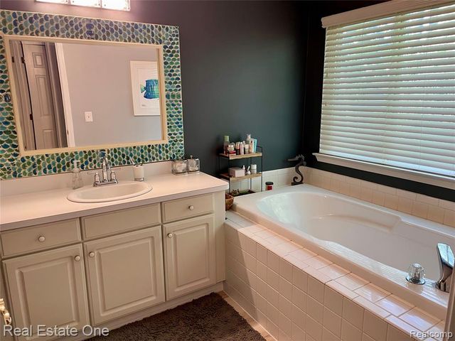 5613 Adderstone Drive, Clarkston, MI 48346