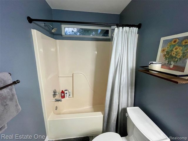 5613 Adderstone Drive, Clarkston, MI 48346