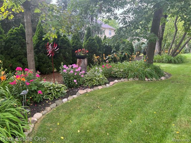 5613 Adderstone Drive, Clarkston, MI 48346