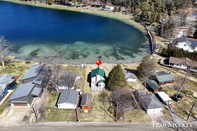 8941 Lake Street, Newaygo, MI 49337