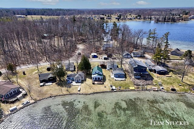 8941 Lake Street, Newaygo, MI 49337