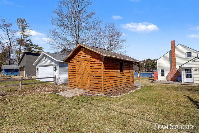 8941 Lake Street, Newaygo, MI 49337