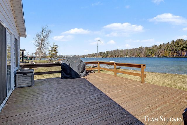 8941 Lake Street, Newaygo, MI 49337