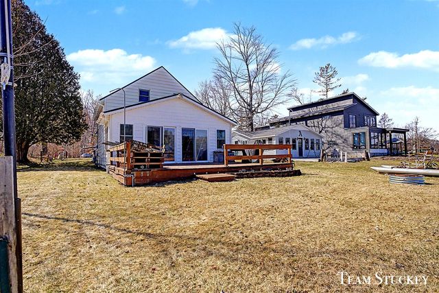 8941 Lake Street, Newaygo, MI 49337