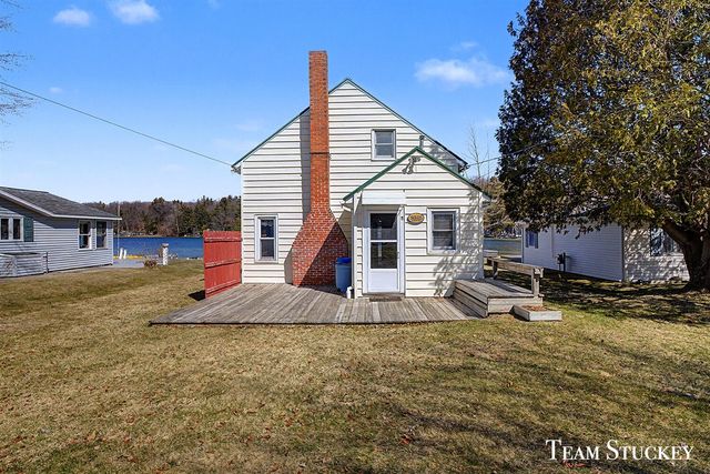 8941 Lake Street, Newaygo, MI 49337