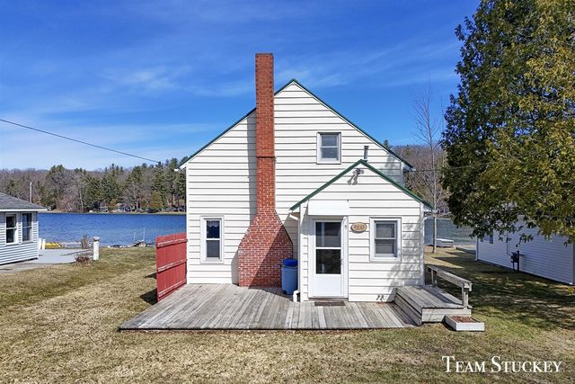 8941 Lake Street, Newaygo, MI 49337