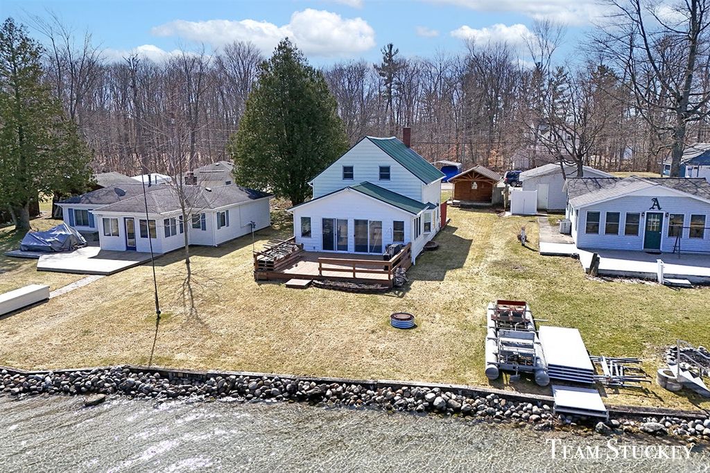 8941 Lake Street, Newaygo, MI 49337