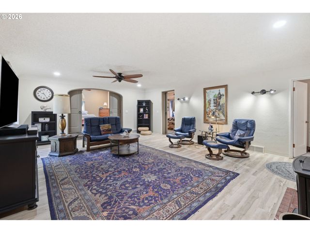 4000 E 24TH Ave, Eugene, OR 97403