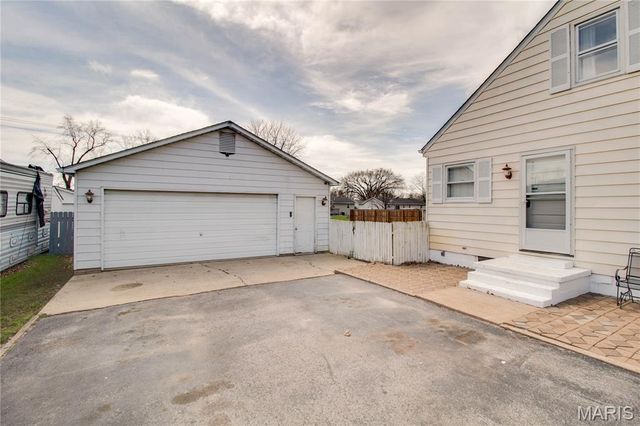 350 Woodland Avenue, Wood River, IL 62095