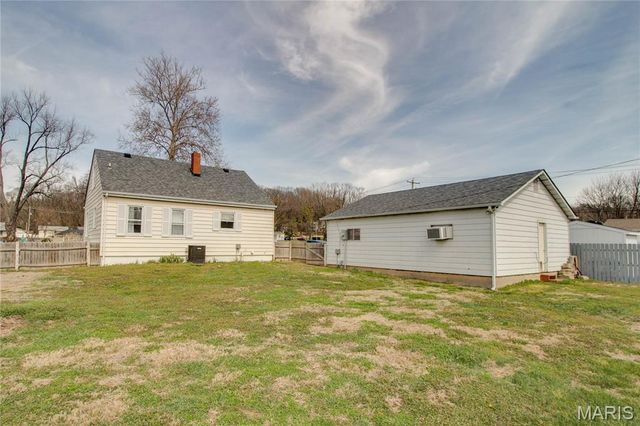 350 Woodland Avenue, Wood River, IL 62095