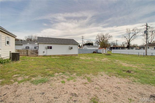 350 Woodland Avenue, Wood River, IL 62095