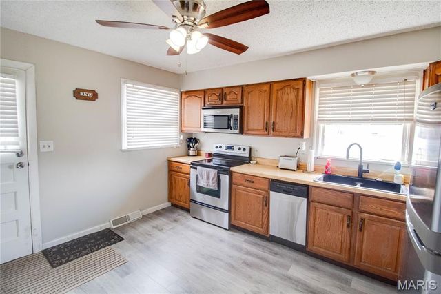 350 Woodland Avenue, Wood River, IL 62095