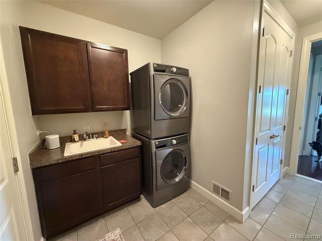 58626 Valley View Drive, Washington, MI 48094