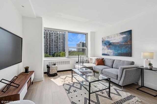 1255 N Sandburg Terrace 503, Chicago, IL 60610