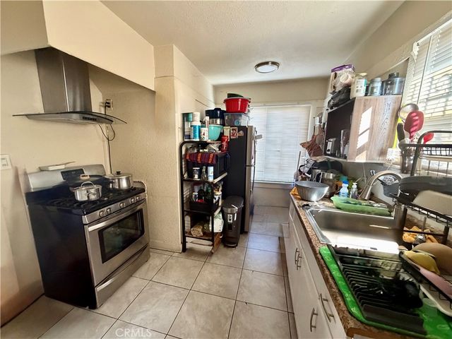 1016 W 51st Place, Los Angeles, CA 90037