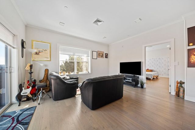 320 Maverick St 409, Boston, MA 02128