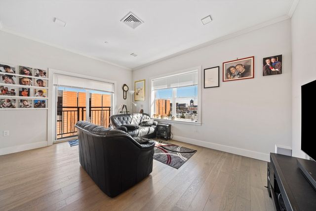 320 Maverick St 409, Boston, MA 02128