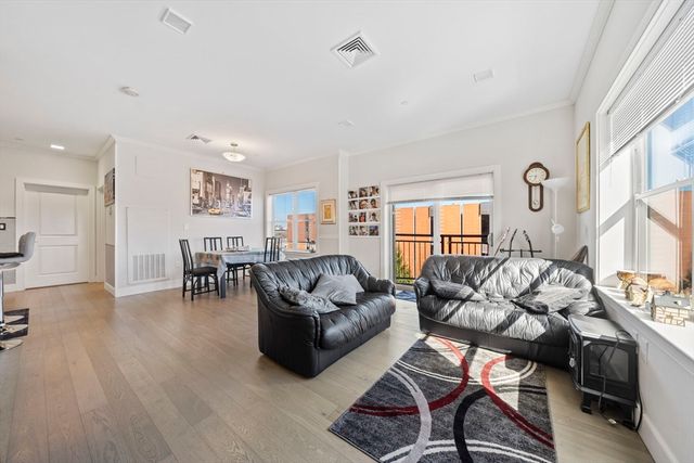 320 Maverick St 409, Boston, MA 02128