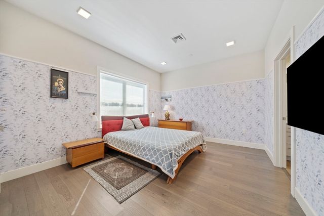 320 Maverick St 409, Boston, MA 02128