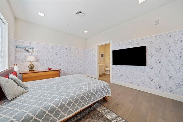 320 Maverick St 409, Boston, MA 02128