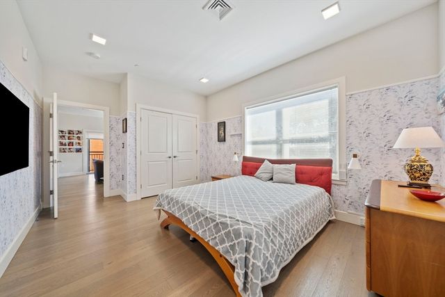 320 Maverick St 409, Boston, MA 02128