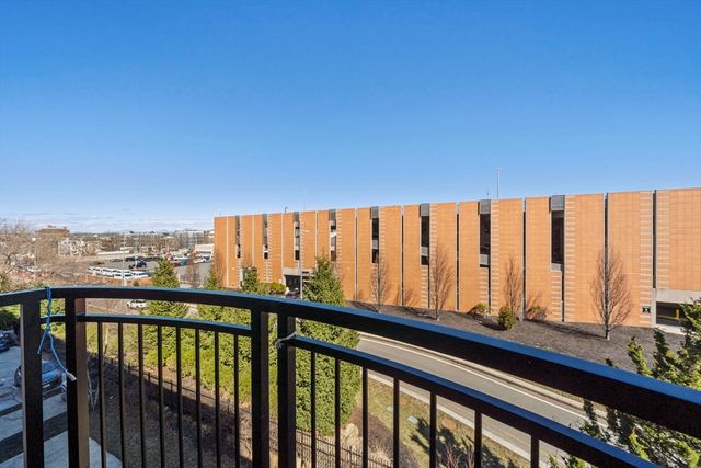 320 Maverick St 409, Boston, MA 02128