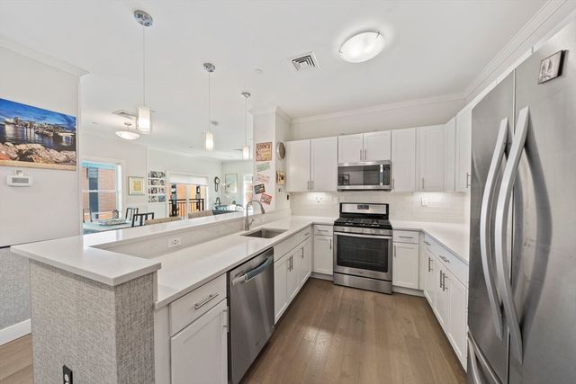 320 Maverick St 409, Boston, MA 02128