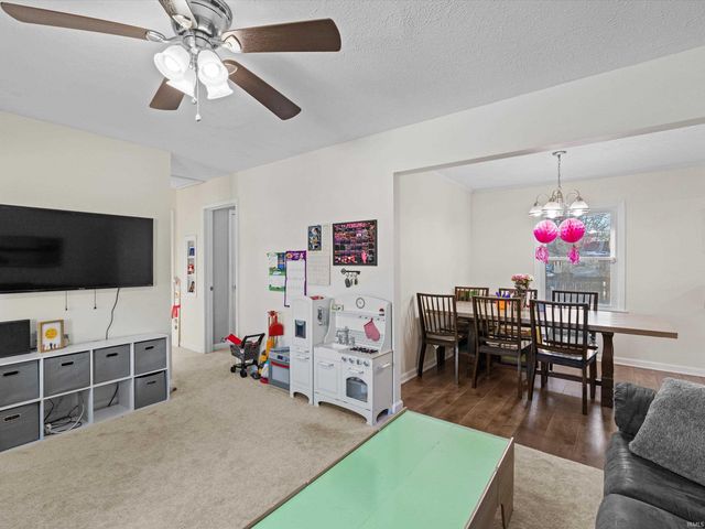 2501 Sweetser Avenue, Evansville, IN 47714