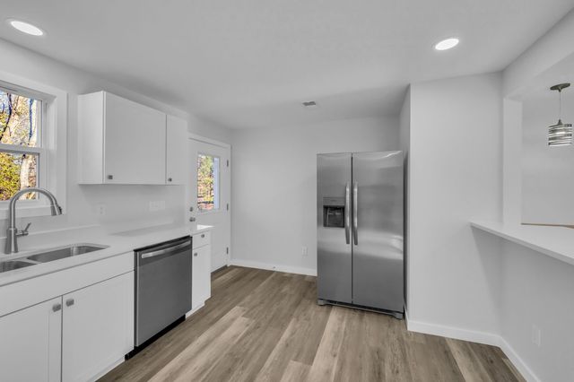 1034 Taylor Town Rd, White Bluff, TN 37187