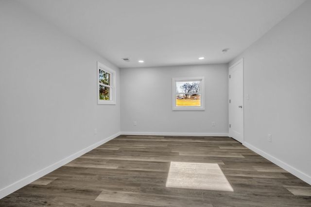 1034 Taylor Town Rd, White Bluff, TN 37187