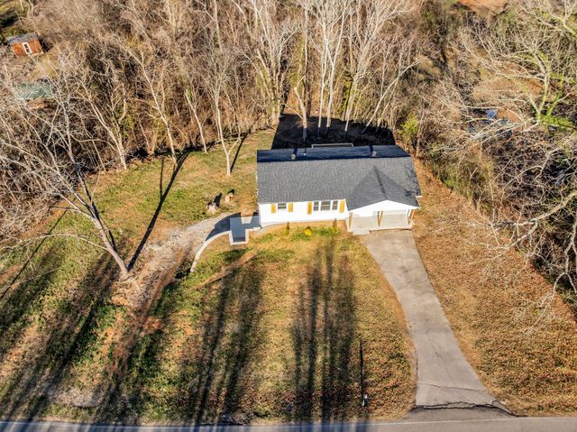 1034 Taylor Town Rd, White Bluff, TN 37187
